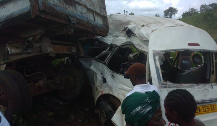 Essassa&nbsp;: 10 morts dans un accident de la route d’un minibus, le Gabon en deuil