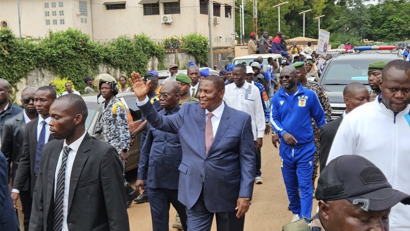 Centrafrique&nbsp;: Touadéra ouvre le bal en déposant sa candidature pour un 3e mandat contesté