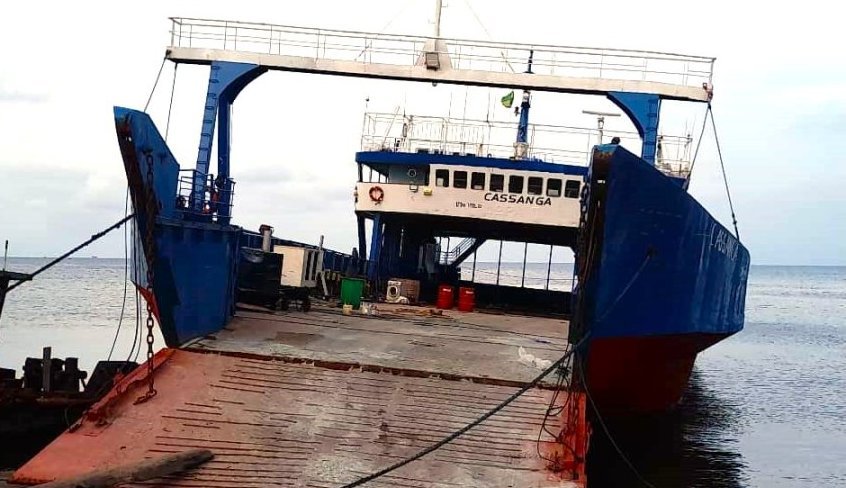 Après son naufrage raté, le navire gabonais Cassanga en partie sorti d’affaire