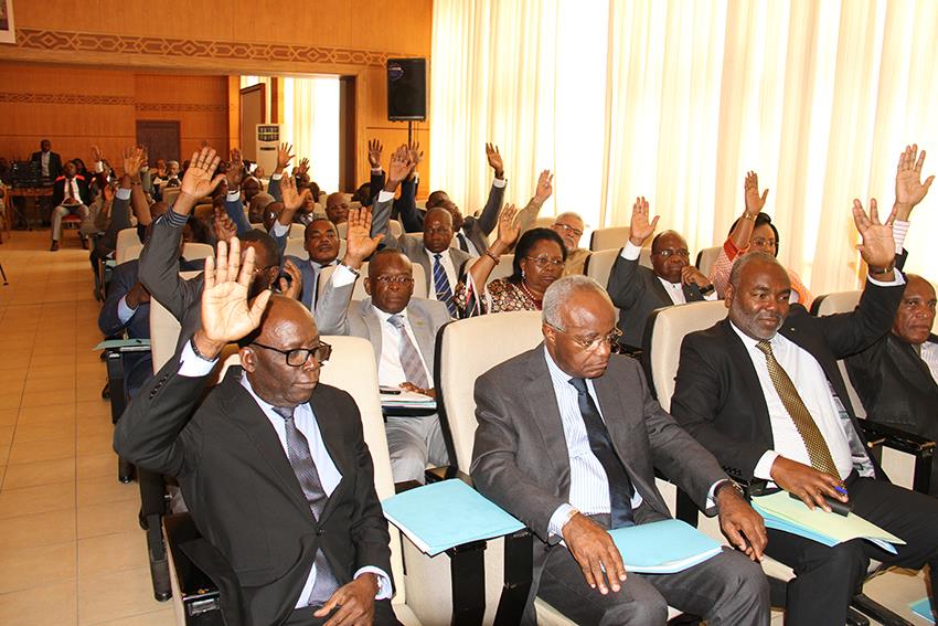 Le projet de loi de finances 2018 du Gabon adopté par les sénateurs