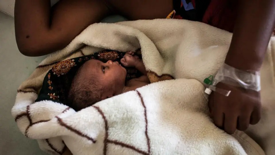 Une gabonaise de 23 ans attribue la paternité de son nouveau-né à ses deux amants