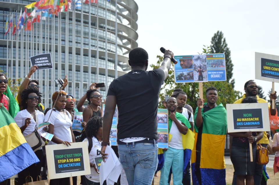 Les images de la manifestation des Gabonais à Strasbourg pour le départ d’Ali Bongo